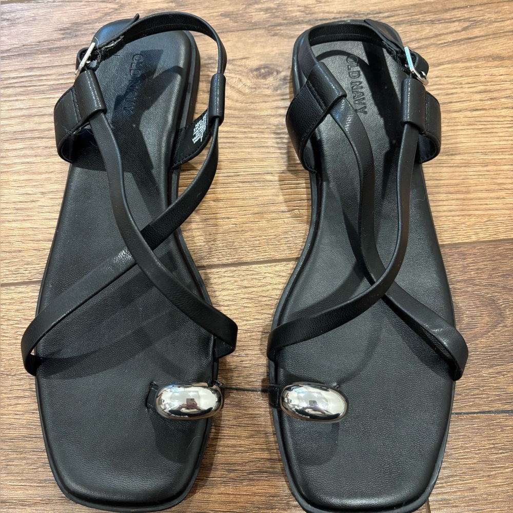 Old Navy Black Sandal Silver Toe Ring Size 9